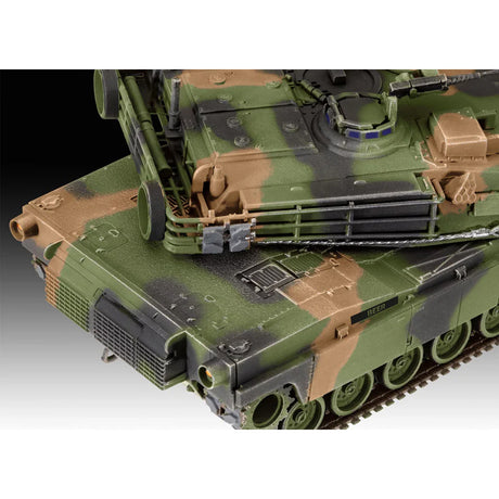 Revell M1A1 AIM (SA) - M1A2 Abrams Tank Scale Model Set, 1:72